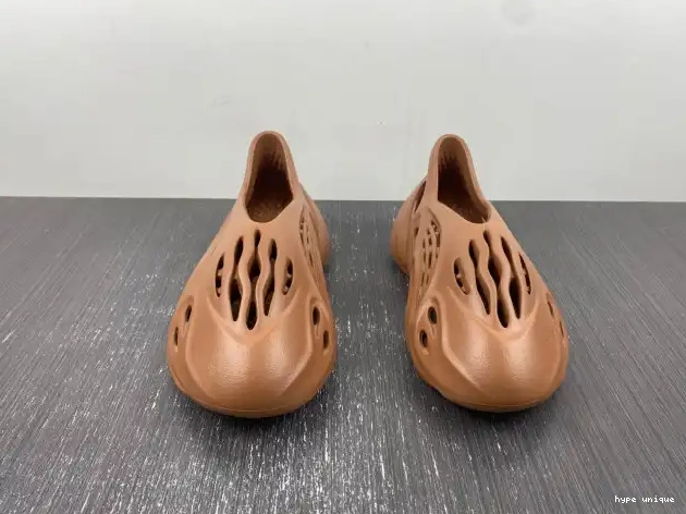 hype RNR Clay Red Foam Yeezy HP5335 Adidas 0602